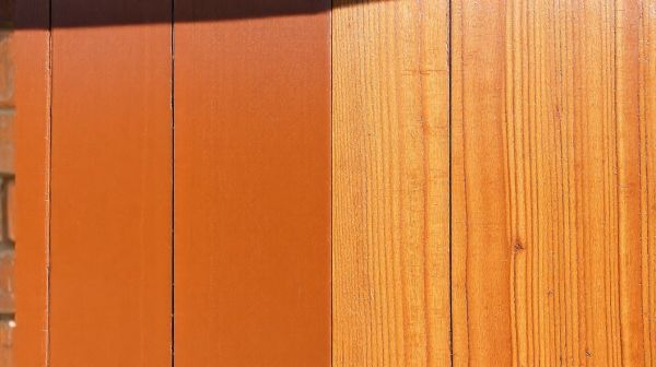 Comparatif : Lasure vs Vernis pour un bardage extérieur durable